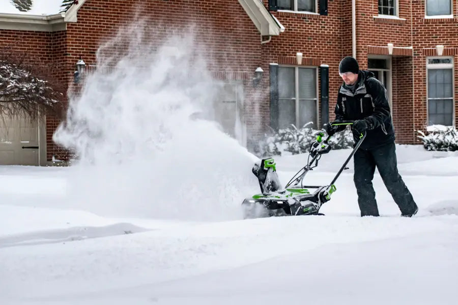 Greenworks - 80V 22” Cordless Brushless Snow Blower with 4.0 Ah Battery and Rapid Charger - Black/Green
