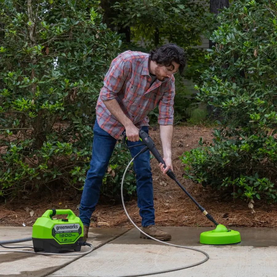 Greenworks - 1900 PSI 1.2 GPM Electric Pressure Washer Combo Kit - Green