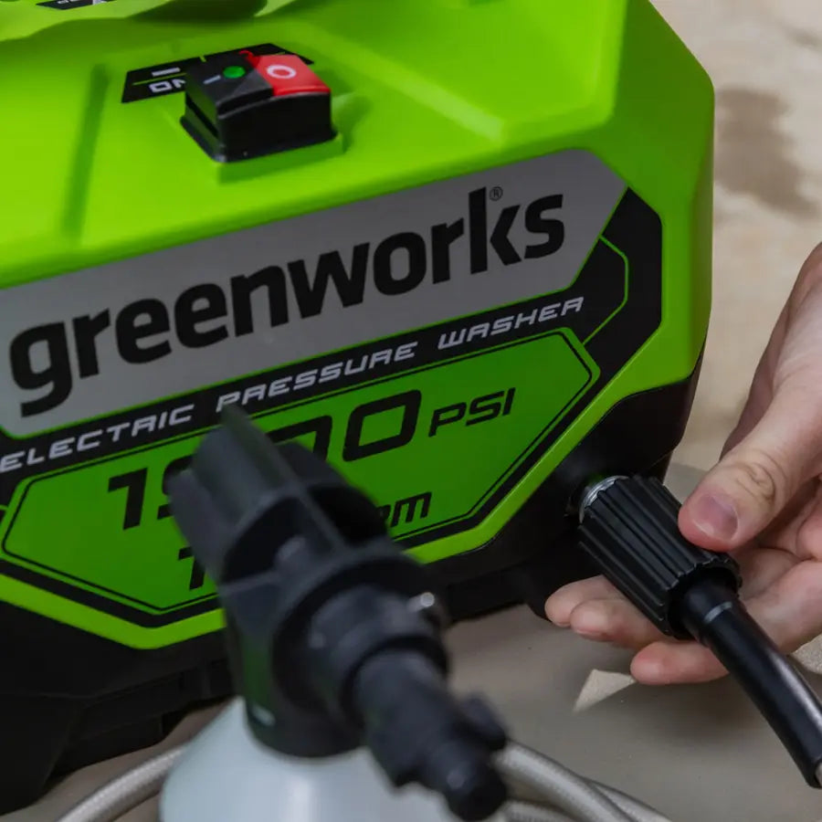 Greenworks - 1900 PSI 1.2 GPM Electric Pressure Washer Combo Kit - Green