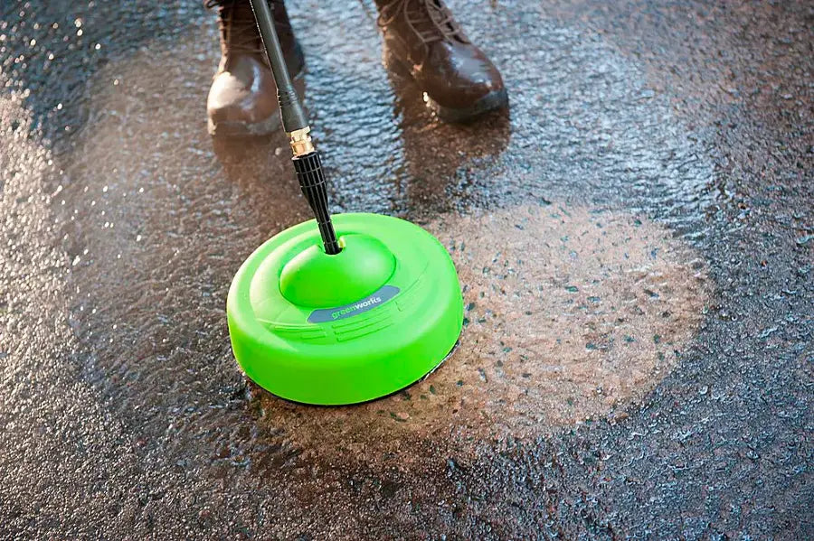 Greenworks - 1900 PSI 1.2 GPM Electric Pressure Washer Combo Kit - Green